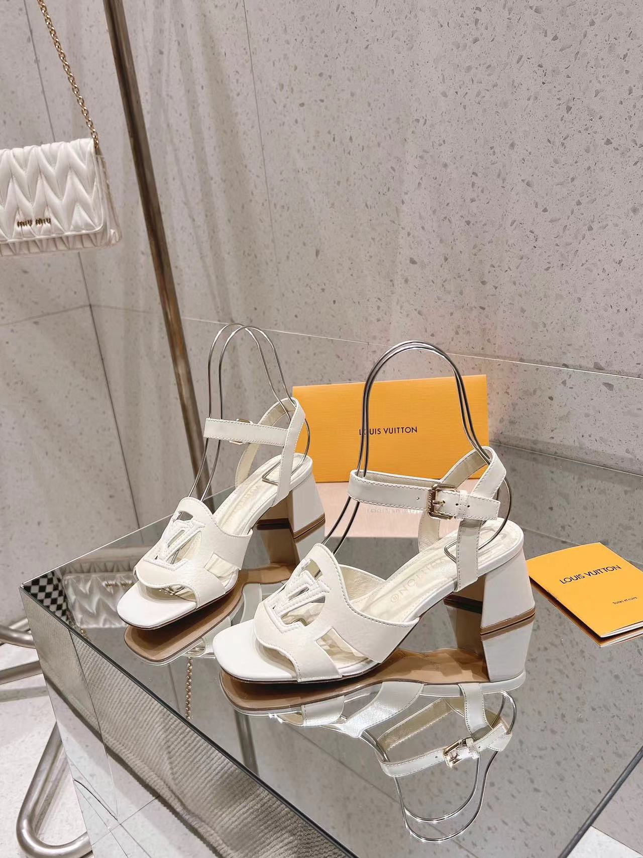 LV高品質中空サンダル【50%割引+送料無料】