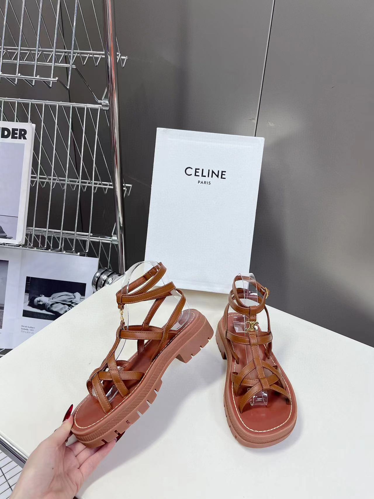 CEL1NE 高品質凱旋門サンダル【50％割引+送料無料】