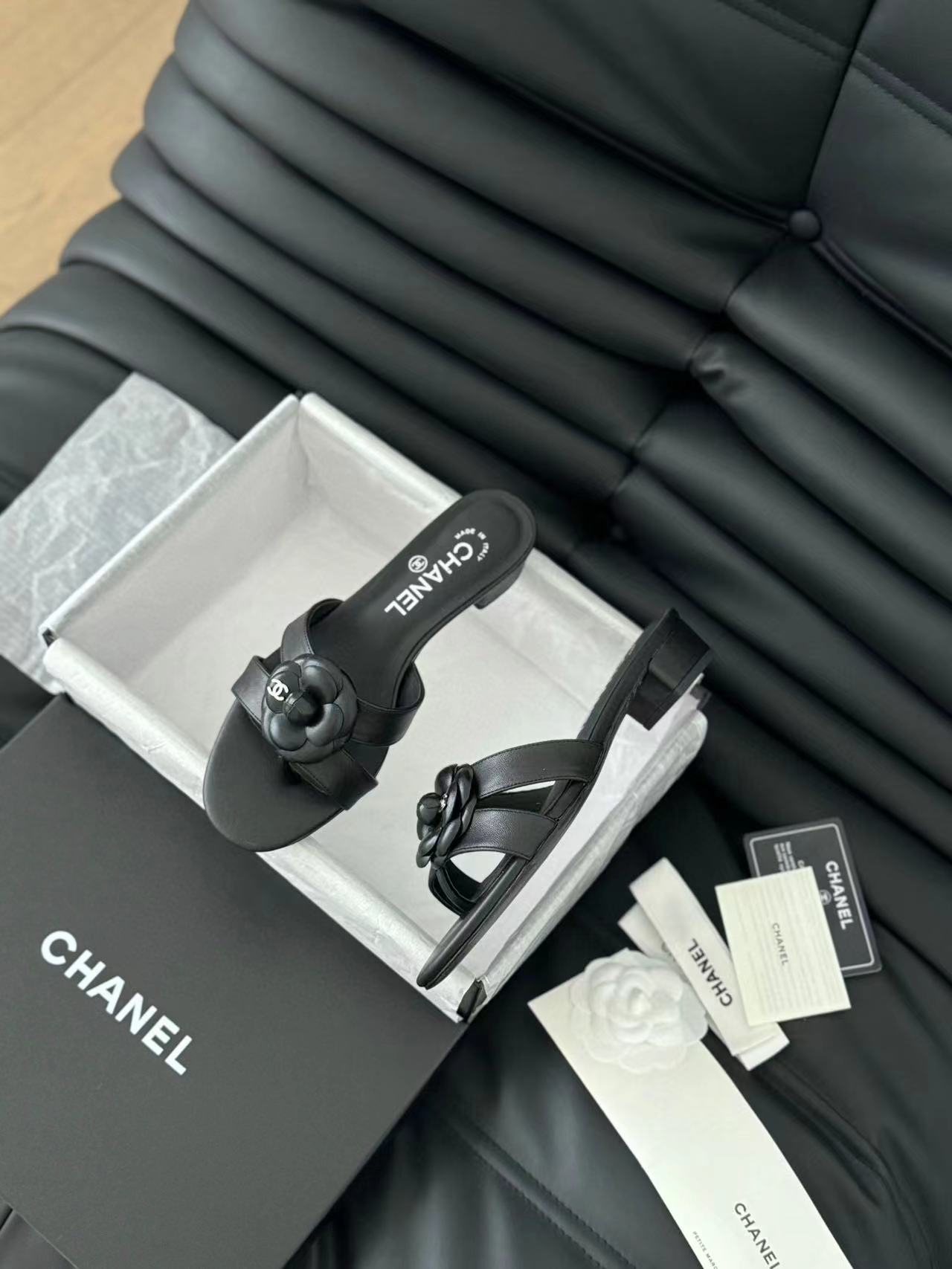 CHANE1 上質なカメリアローヒール【50％割引+送料無料】