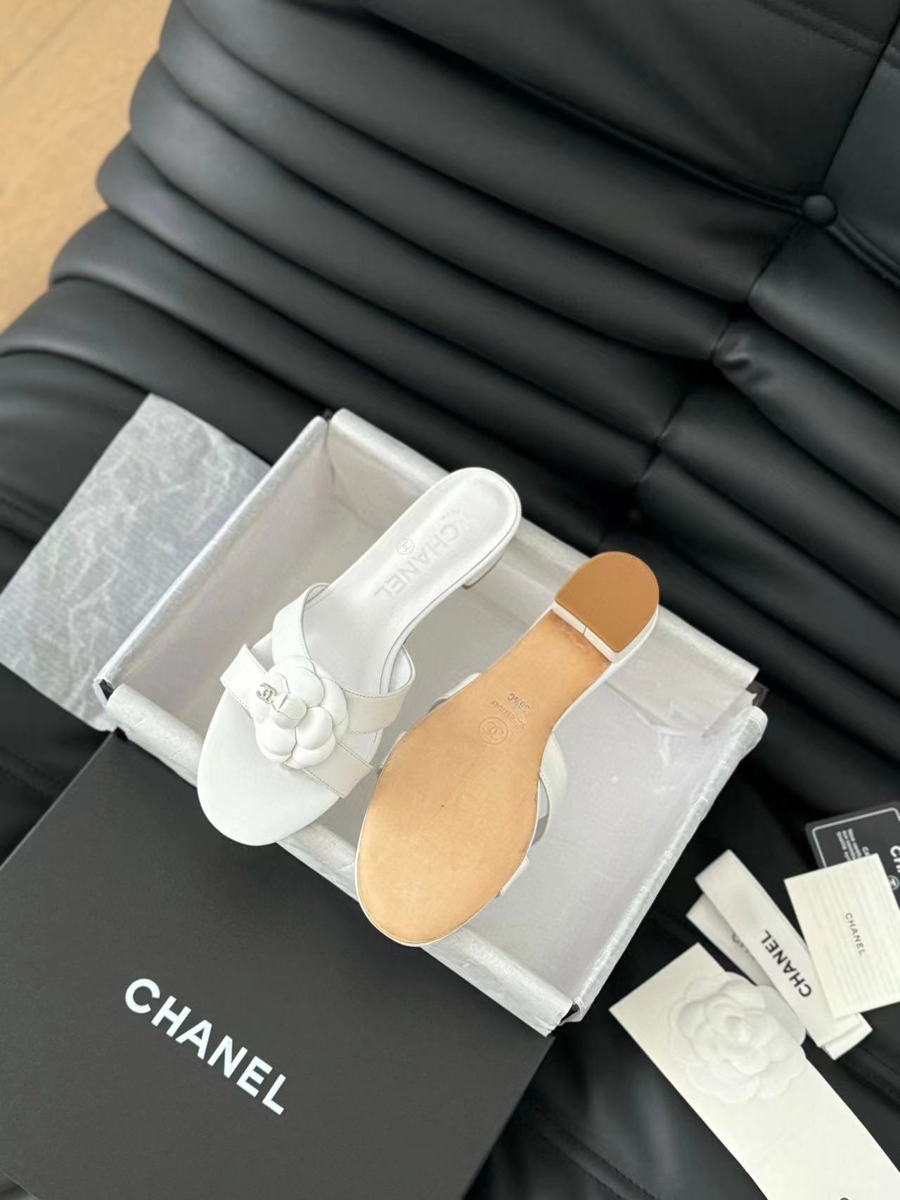 CHANE1 上質なカメリアローヒール【50％割引+送料無料】