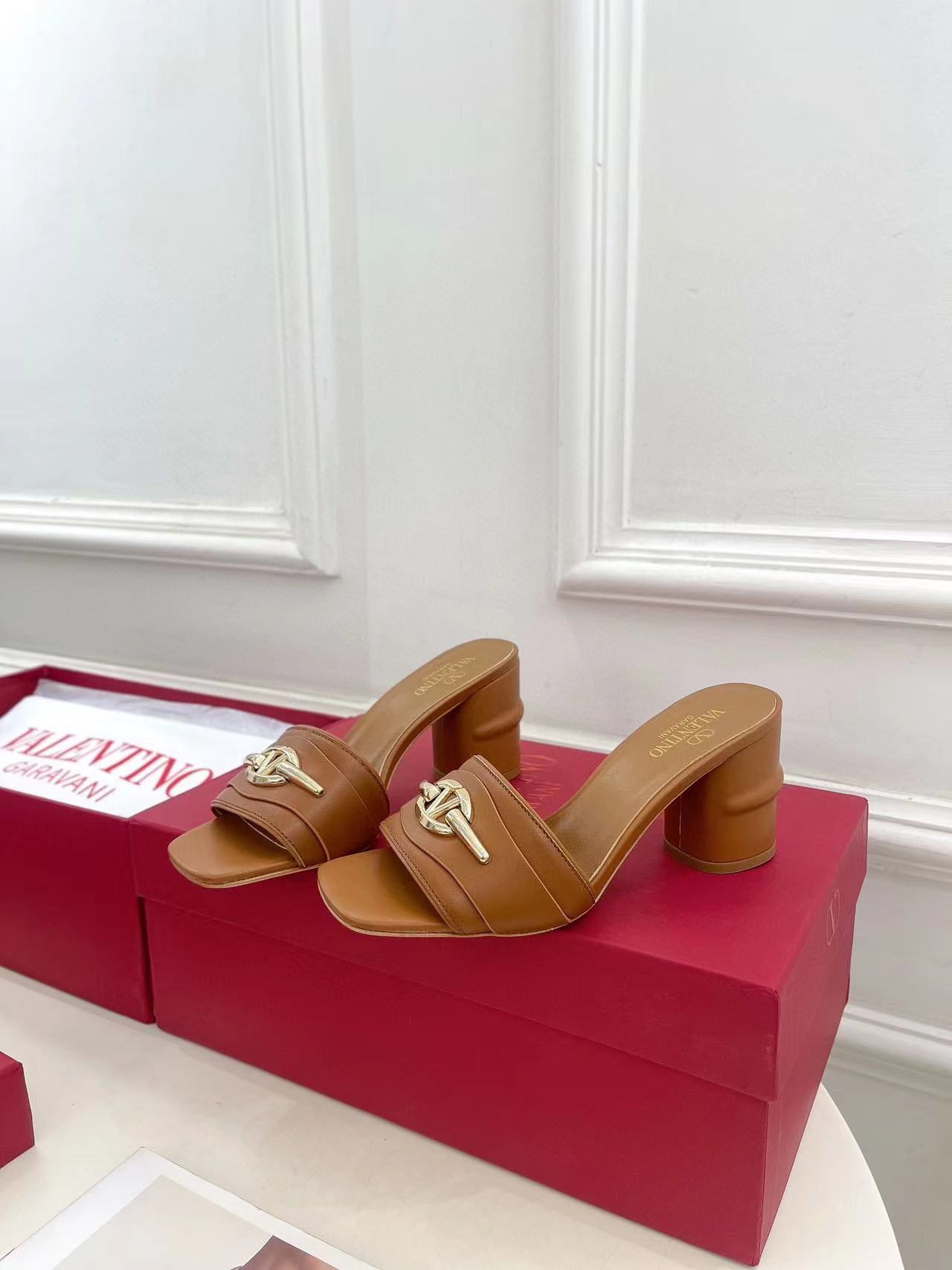 VALENT1NO 高品質牛革ハイヒール【50%割引+送料無料】