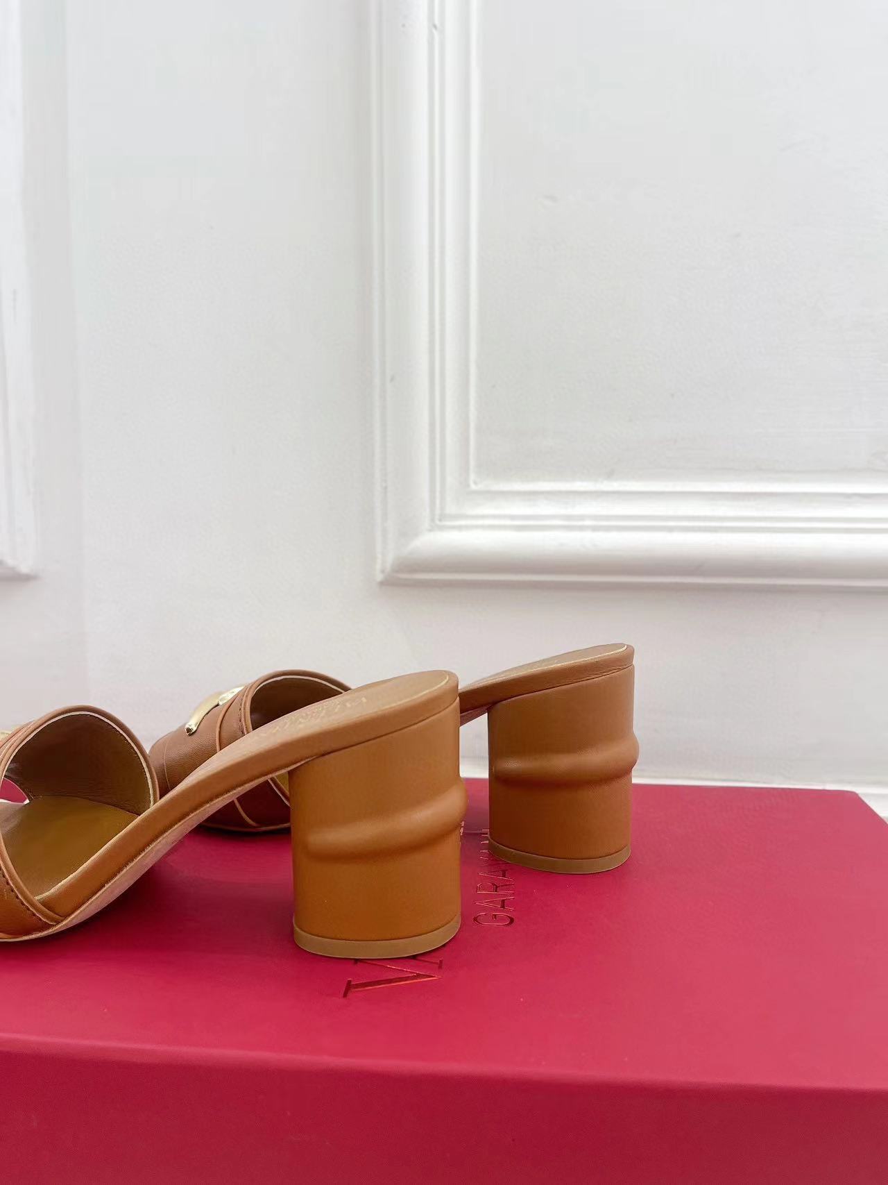 VALENT1NO 高品質牛革ハイヒール【50%割引+送料無料】