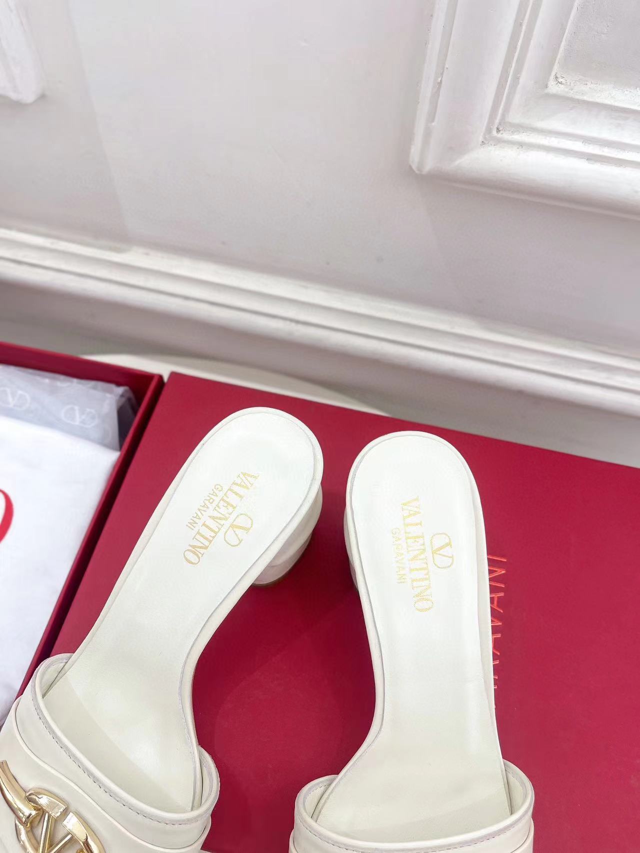 VALENT1NO 高品質牛革ハイヒール【50%割引+送料無料】