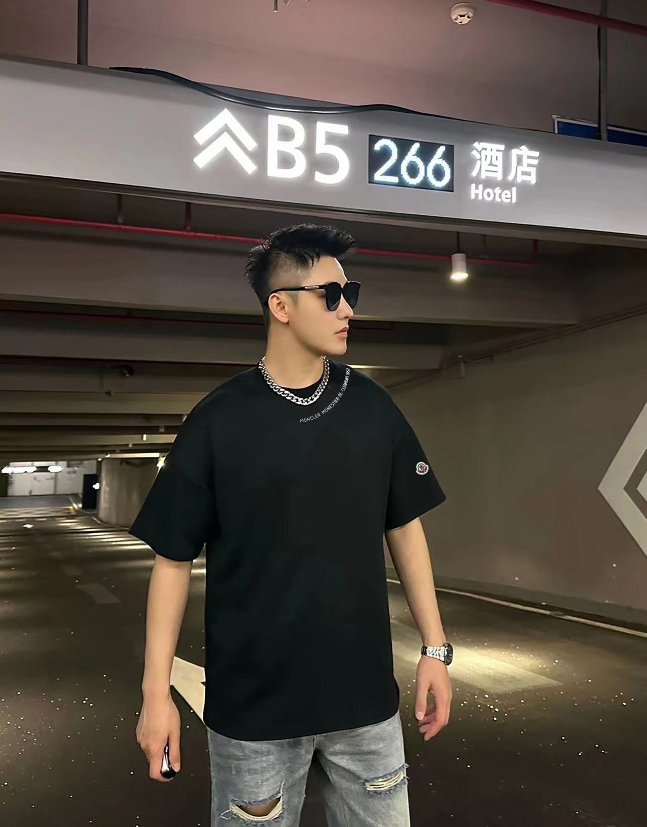 MONCLER シンプルなユニセックスTシャツ【 50％割引+送料無料】
