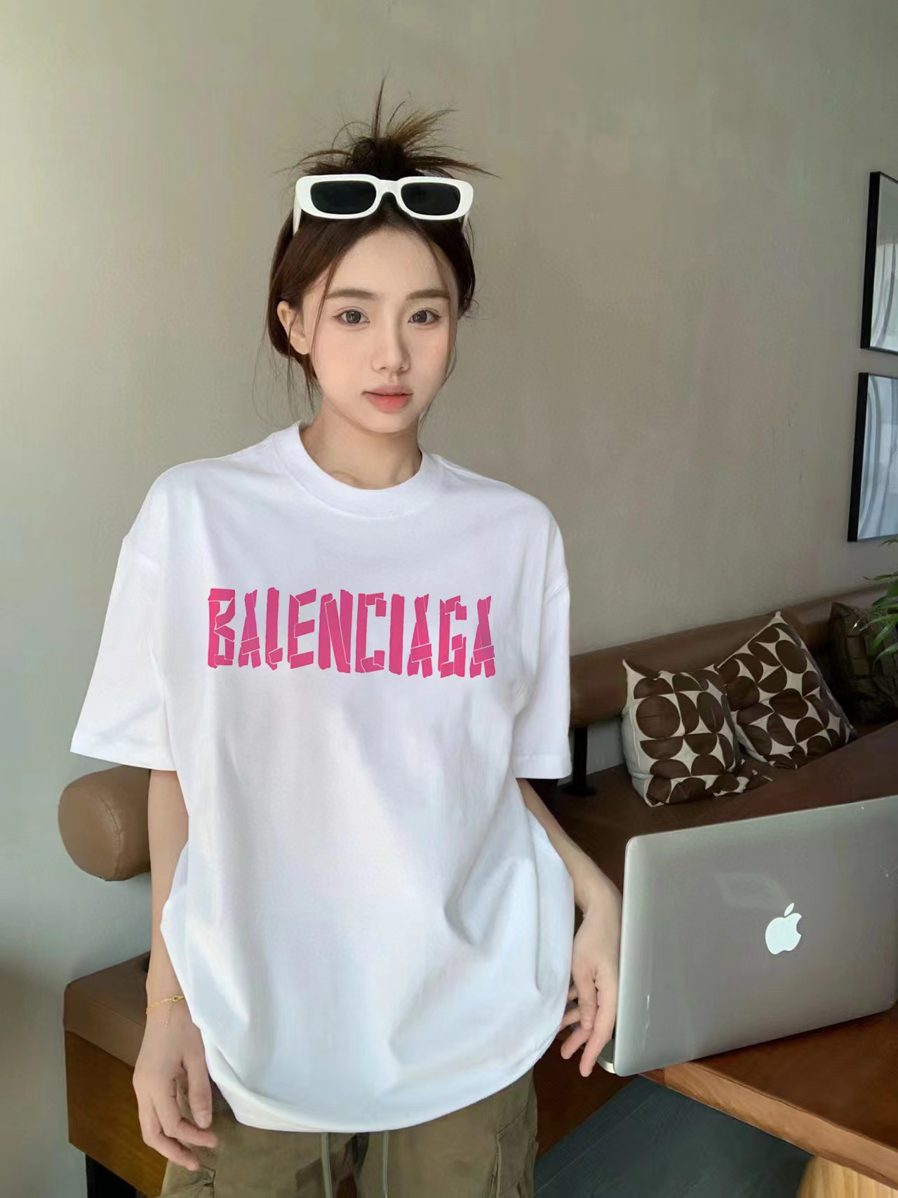 BALENCIAGA ユニセックス T シャツ【 50％割引+送料無料】