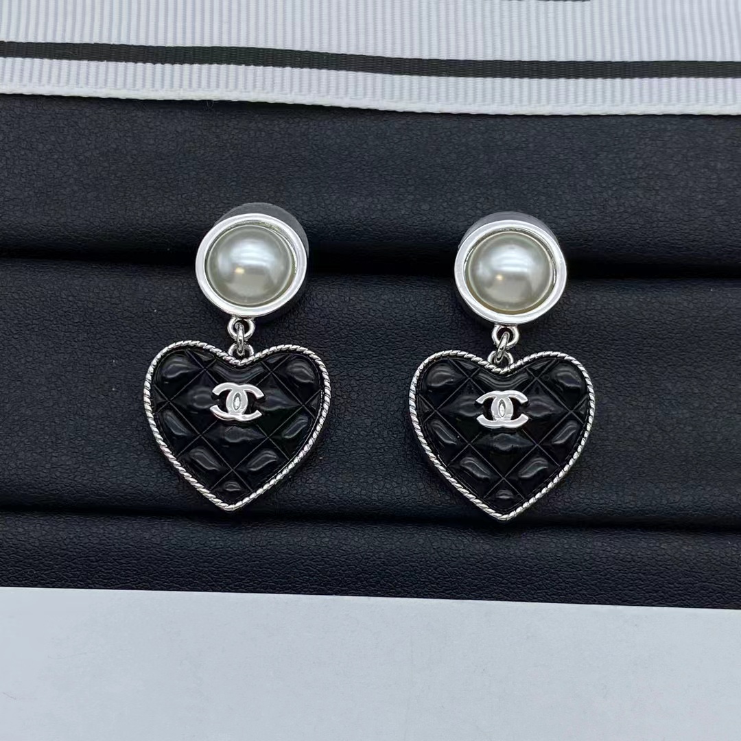 CHANE1 パールハートスタッドピアス【50％割引+送料無料】