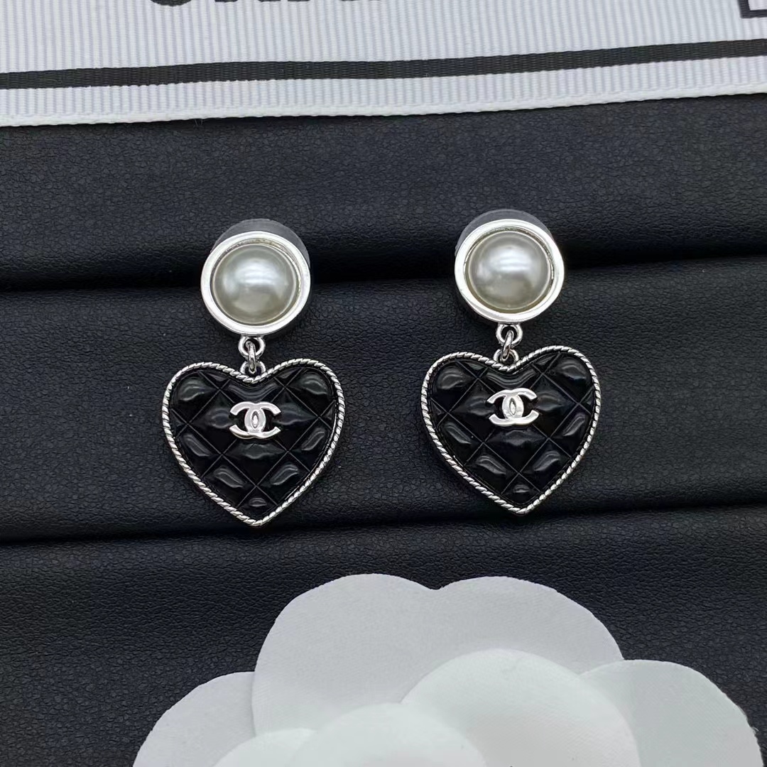 CHANE1 パールハートスタッドピアス【50％割引+送料無料】
