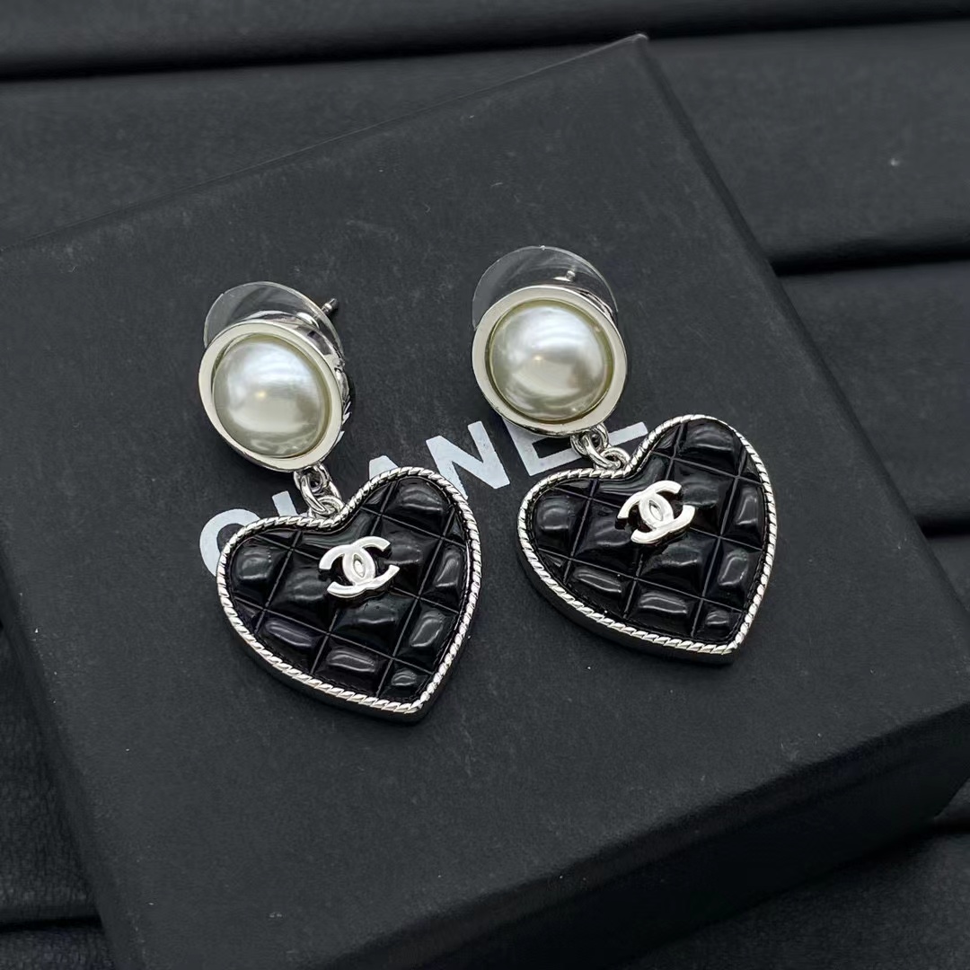 CHANE1 パールハートスタッドピアス【50％割引+送料無料】