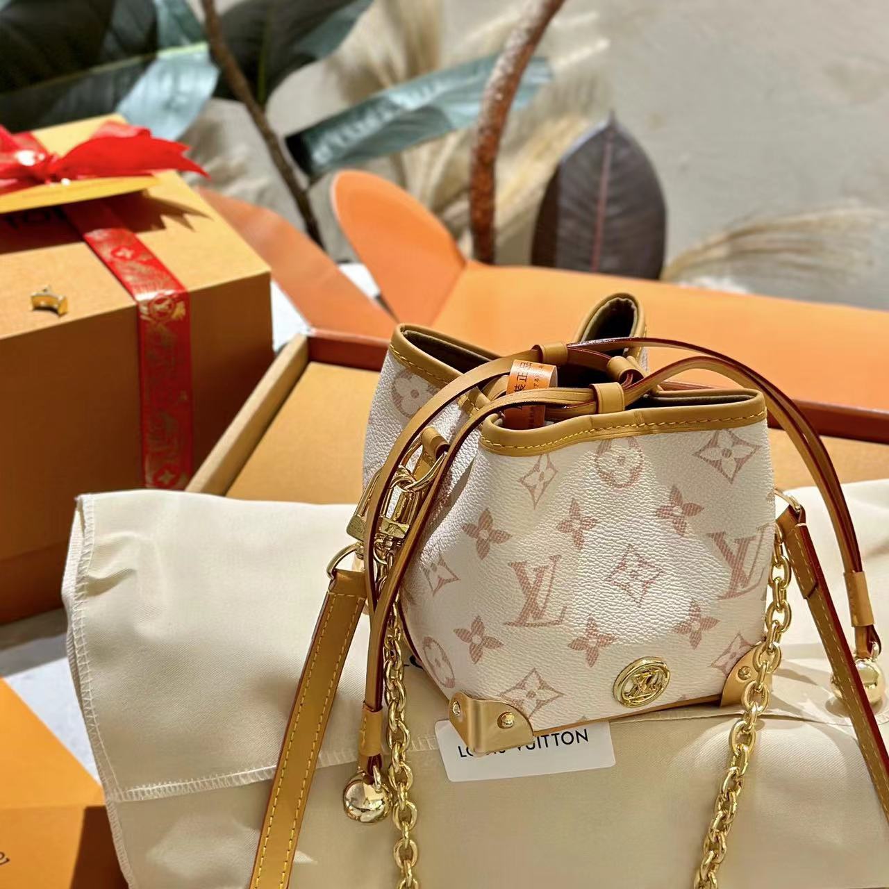 LV チェーンバケットバッグ【50％割引+送料無料】