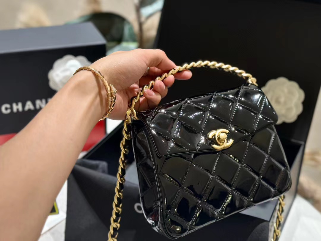 CHANE1 パテントレザー チェーン ハンドバッグ【50%割引+送料無料】
