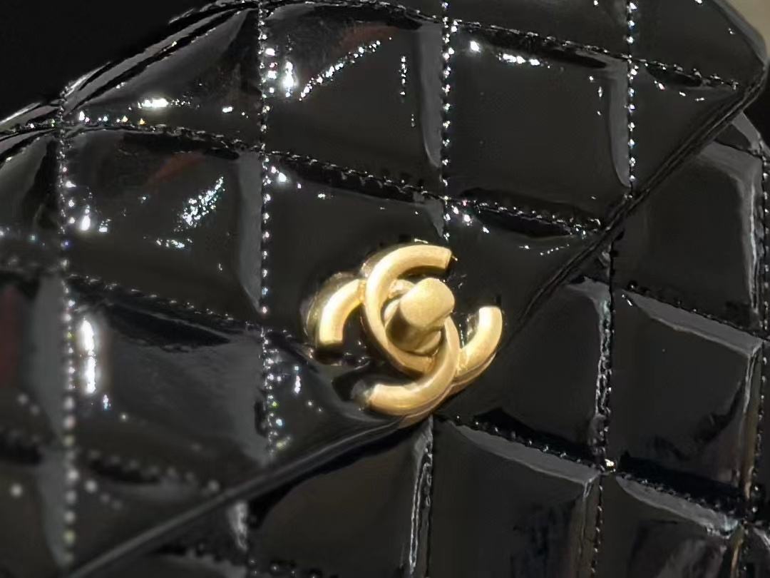 CHANE1 パテントレザー チェーン ハンドバッグ【50%割引+送料無料】