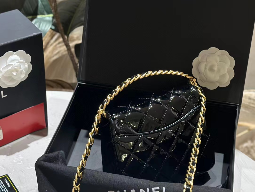 CHANE1 パテントレザー チェーン ハンドバッグ【50%割引+送料無料】