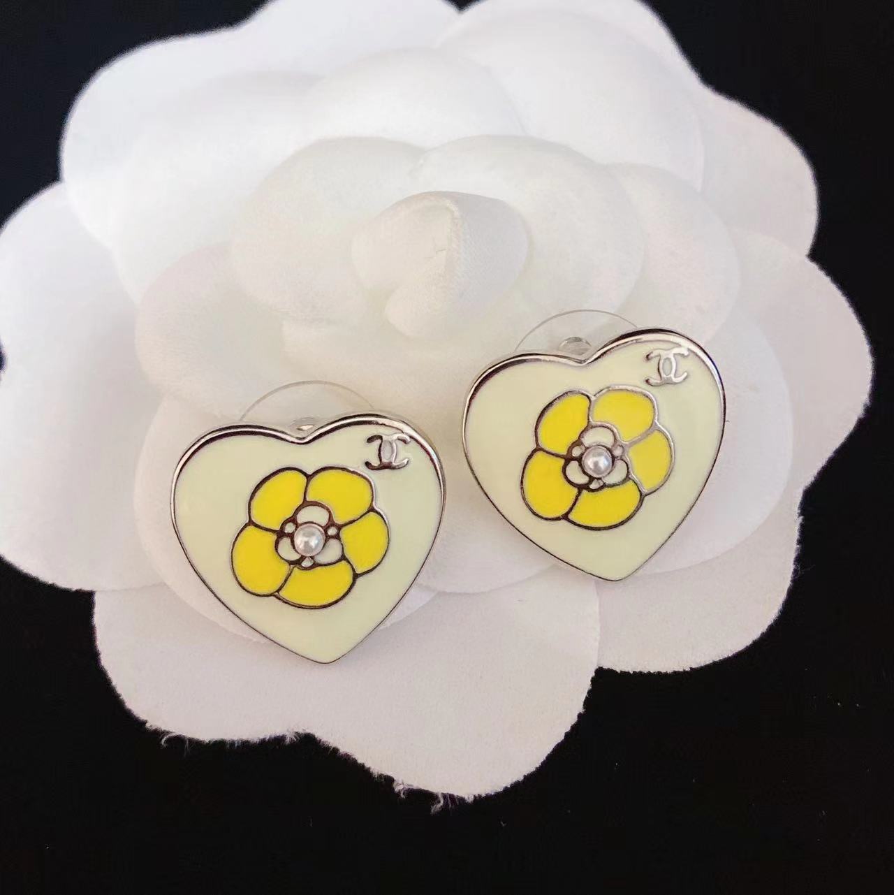 CHANE1 カメリアハートスタッドピアス【50％割引+送料無料】