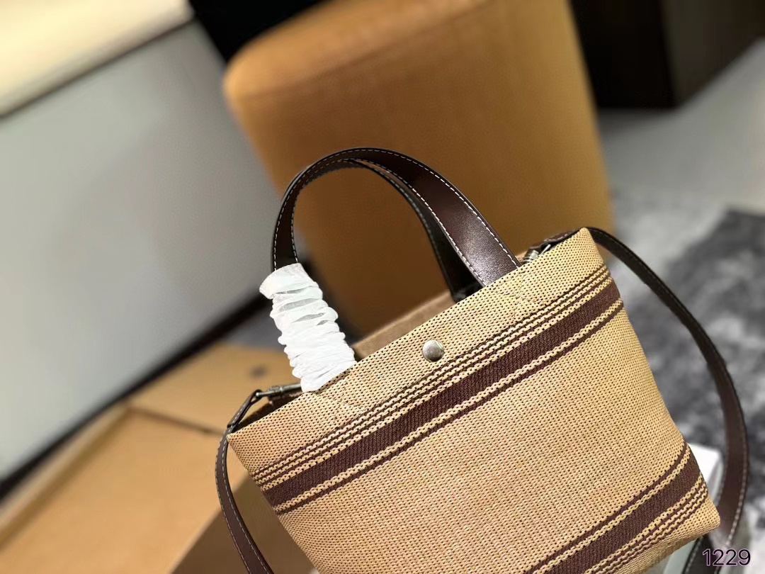 CEL1NE ストロートートバッグ【50％割引+送料無料】