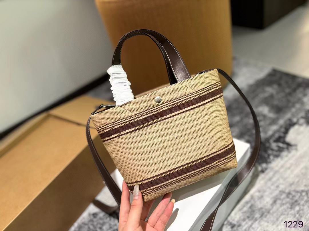 CEL1NE ストロートートバッグ【50％割引+送料無料】