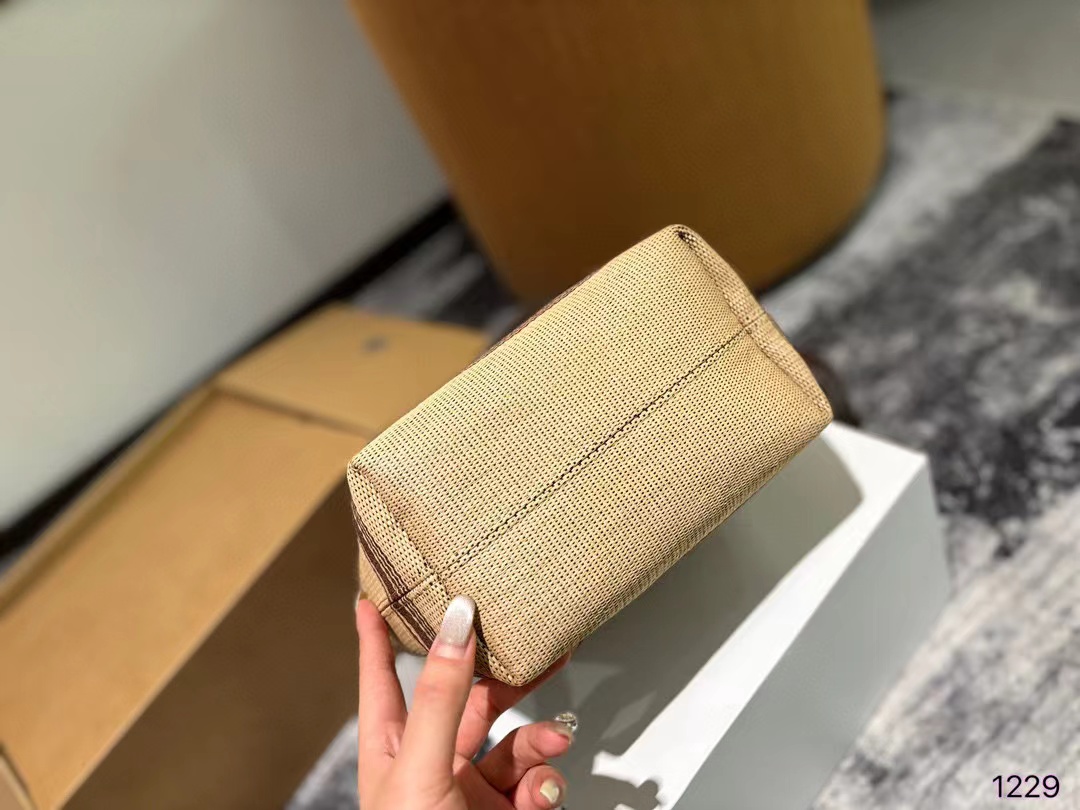 CEL1NE ストロートートバッグ【50％割引+送料無料】