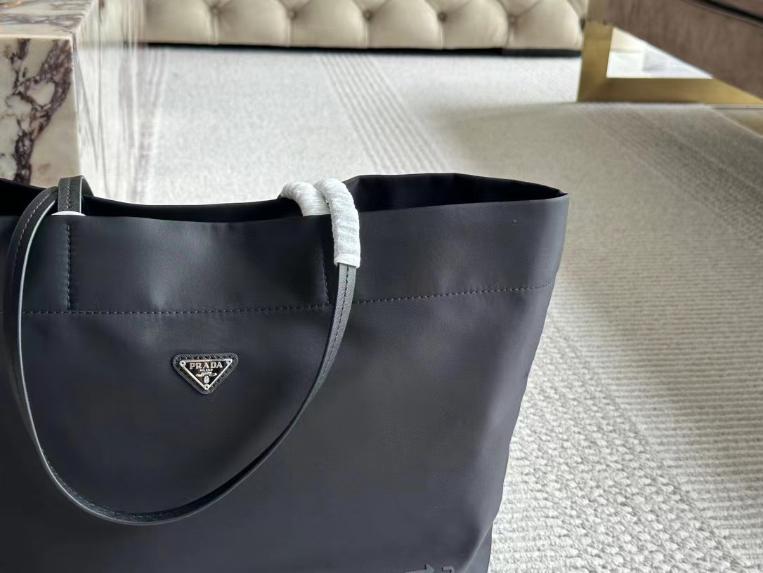 PR4DA トライアングルロゴ ショッピングバッグ【50％割引+送料無料】