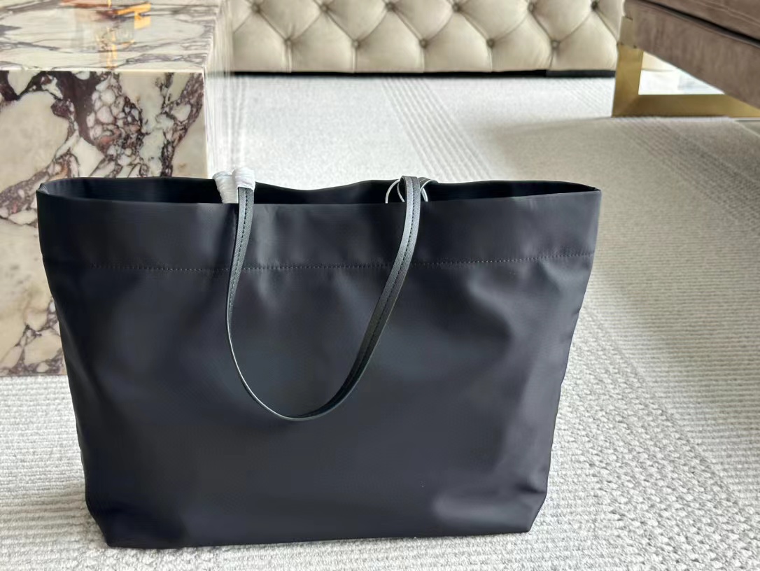 PR4DA トライアングルロゴ ショッピングバッグ【50％割引+送料無料】