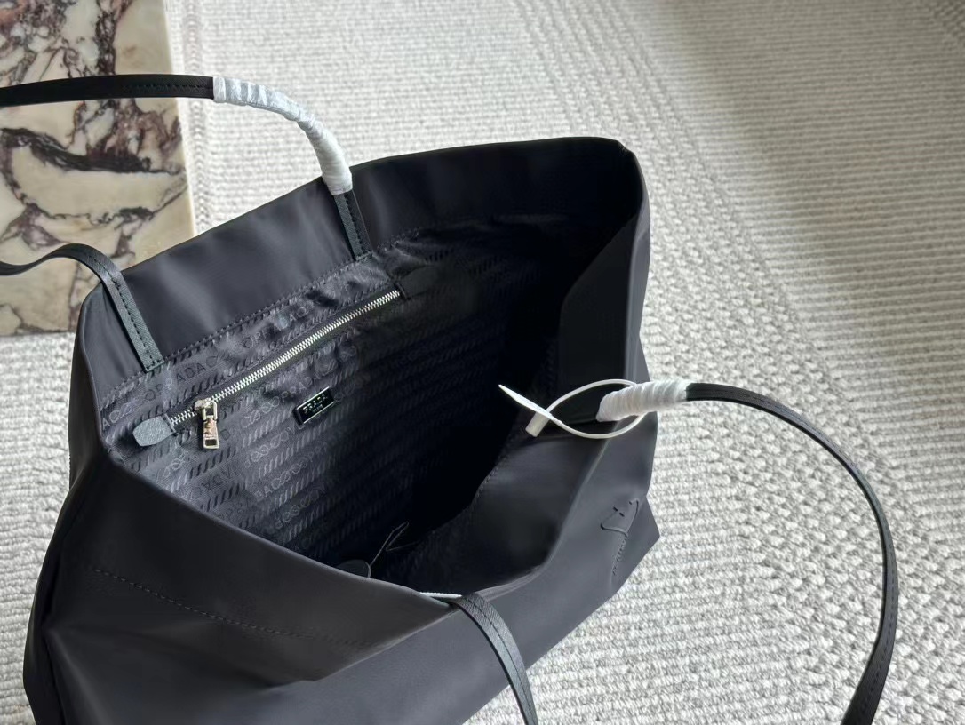 PR4DA トライアングルロゴ ショッピングバッグ【50％割引+送料無料】