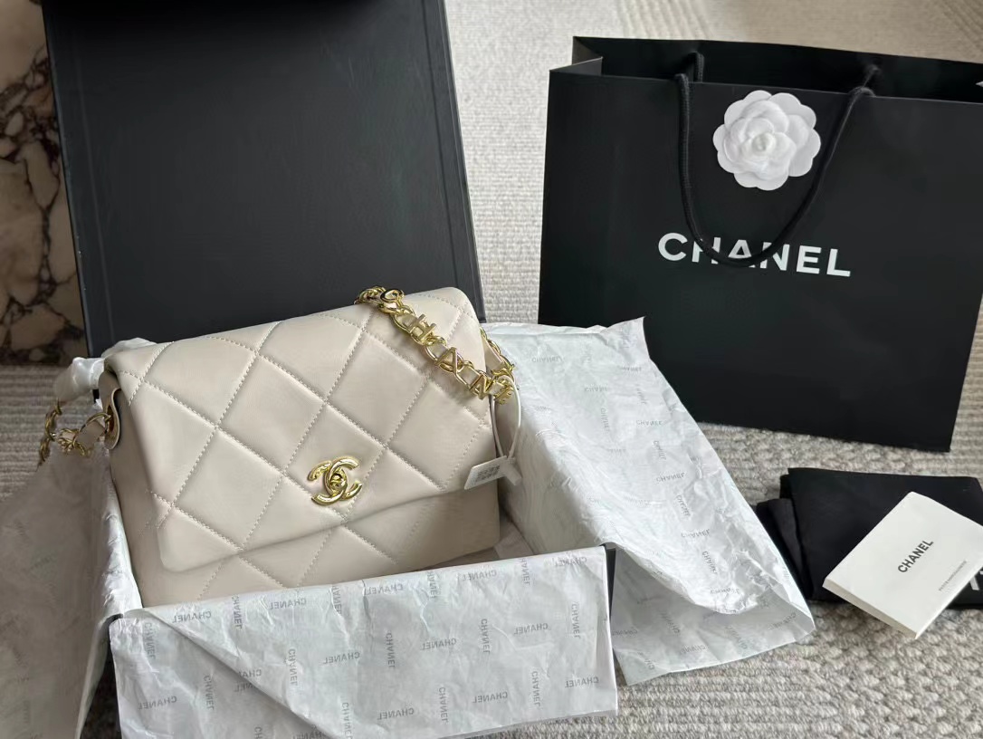 CHANE1レターチェーンバッグ【 50％割引+送料無料】