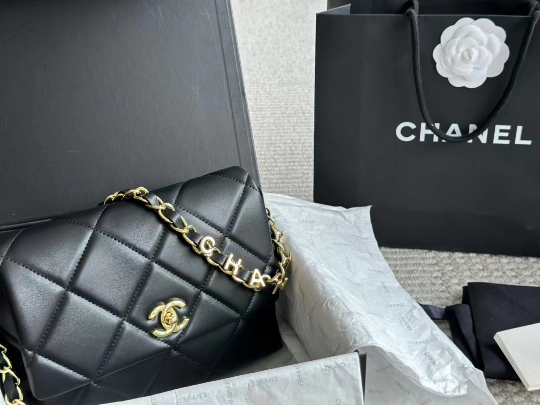 CHANE1レターチェーンバッグ【 50％割引+送料無料】