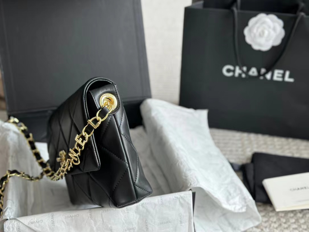 CHANE1レターチェーンバッグ【 50％割引+送料無料】