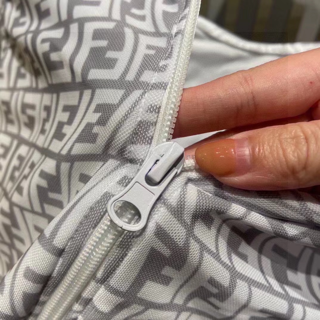 FEND1FF 長袖ワンピース水着【50％割引+送料無料】