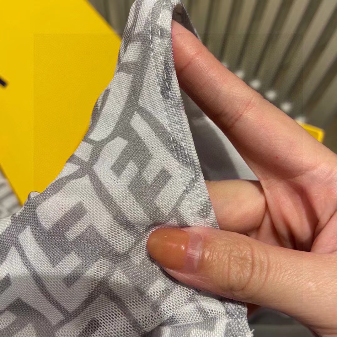 FEND1FF 長袖ワンピース水着【50％割引+送料無料】