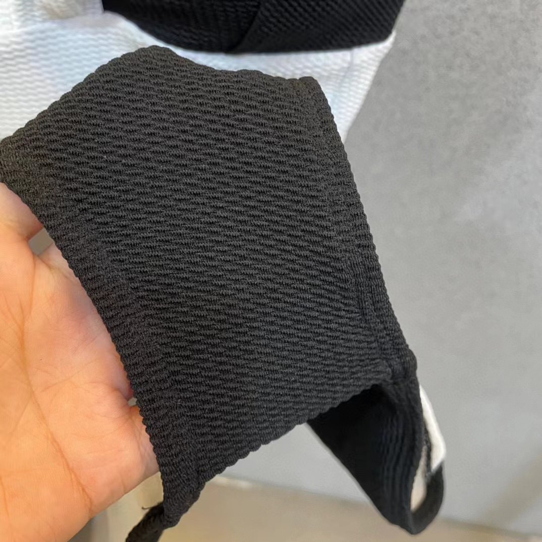 CHANE1 白黒Vネックワンピース水着【50%割引+送料無料】