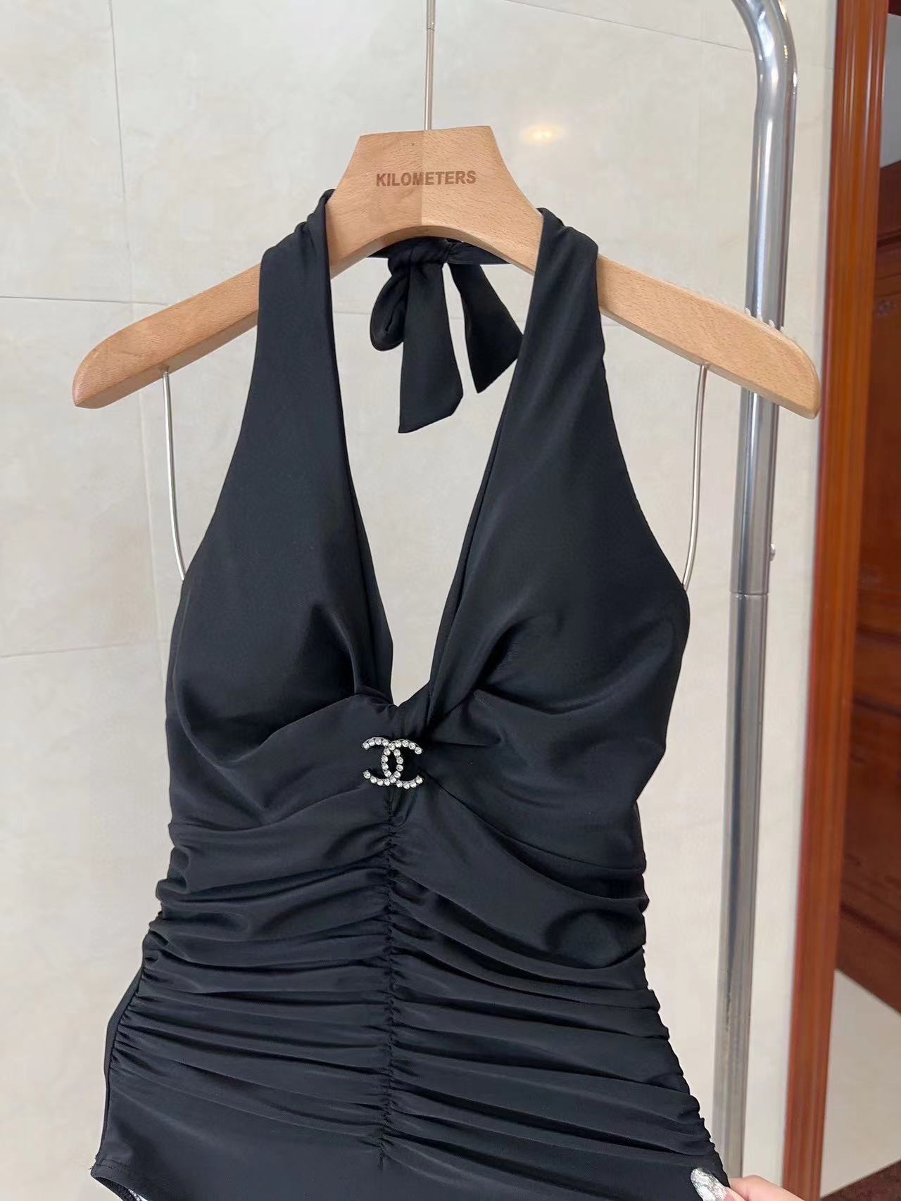 CHANE1 ホルターネックワンピース水着【50％割引+送料無料】