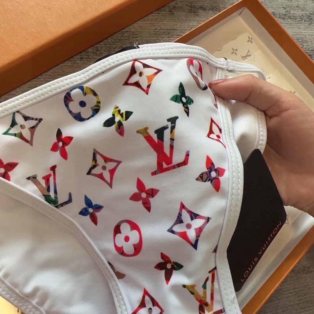 LVフルロゴスプリット水着【50%割引+送料無料】