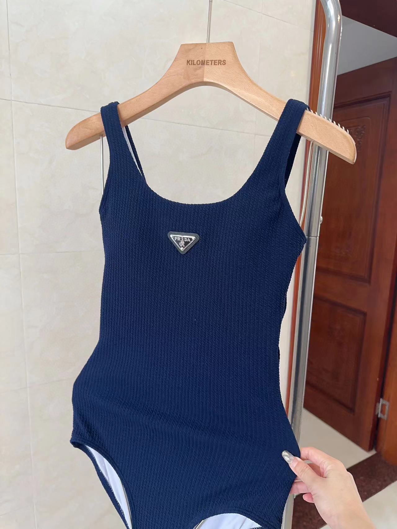 PR4DA 三角ロゴワンピース水着【50％割引+送料無料】