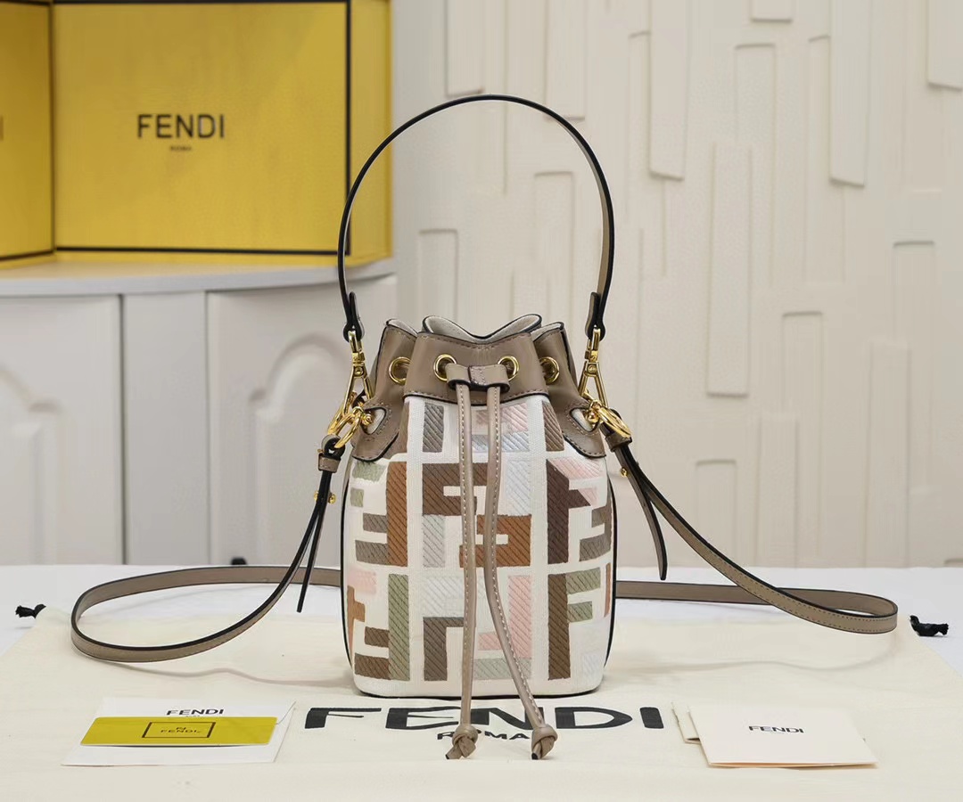 FEND1 FF バケットバッグ【 50％割引+送料無料】