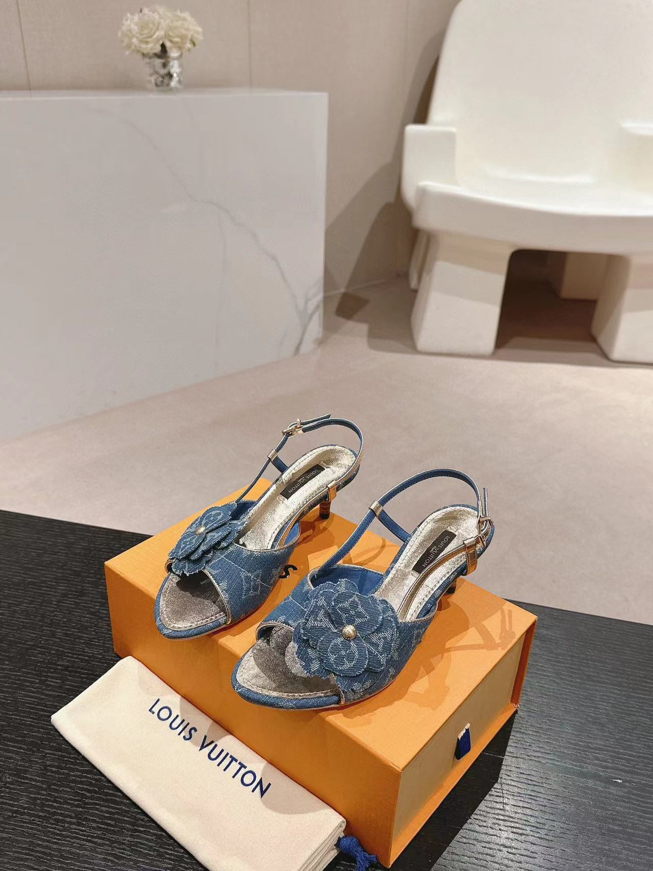 LV 高品質デニム老眼サンダル【50％割引+送料無料】