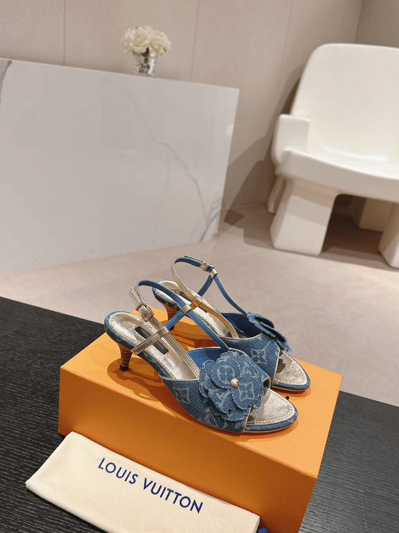 LV 高品質デニム老眼サンダル【50％割引+送料無料】