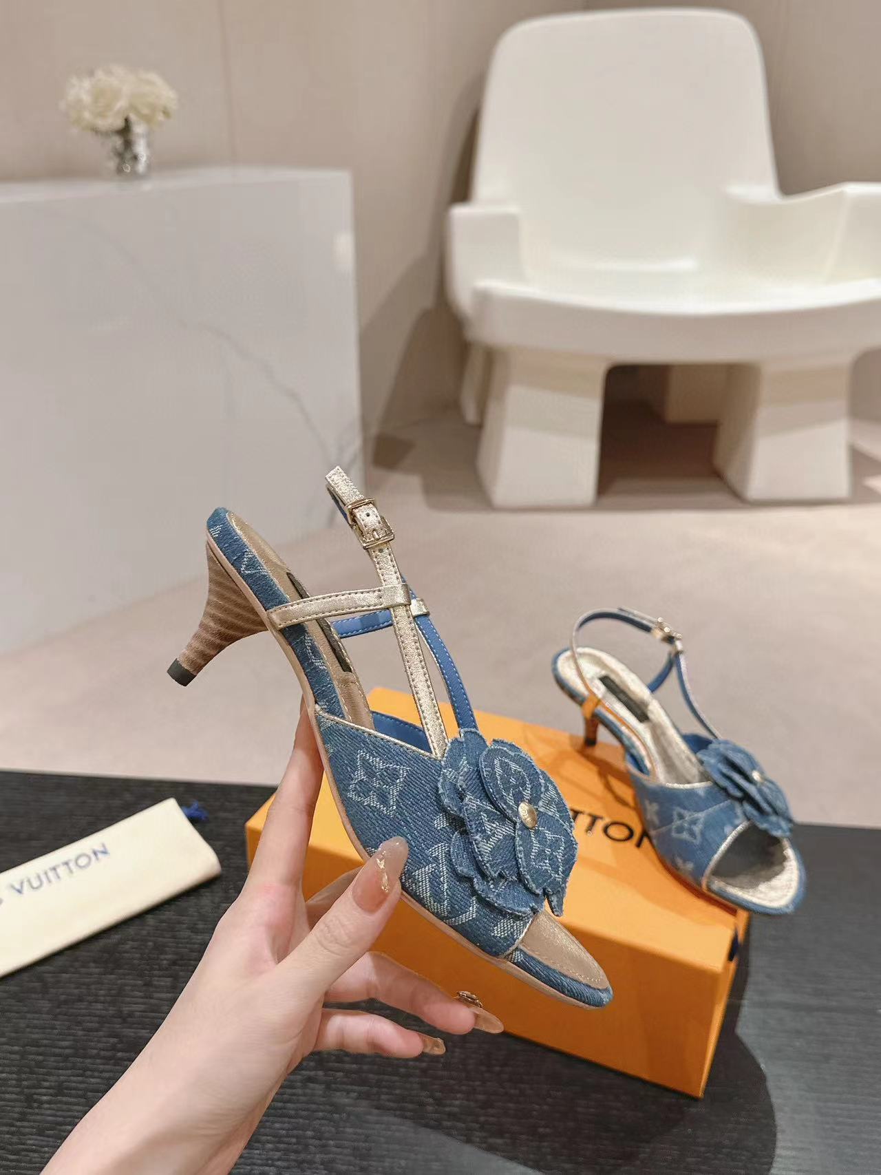 LV 高品質デニム老眼サンダル【50％割引+送料無料】