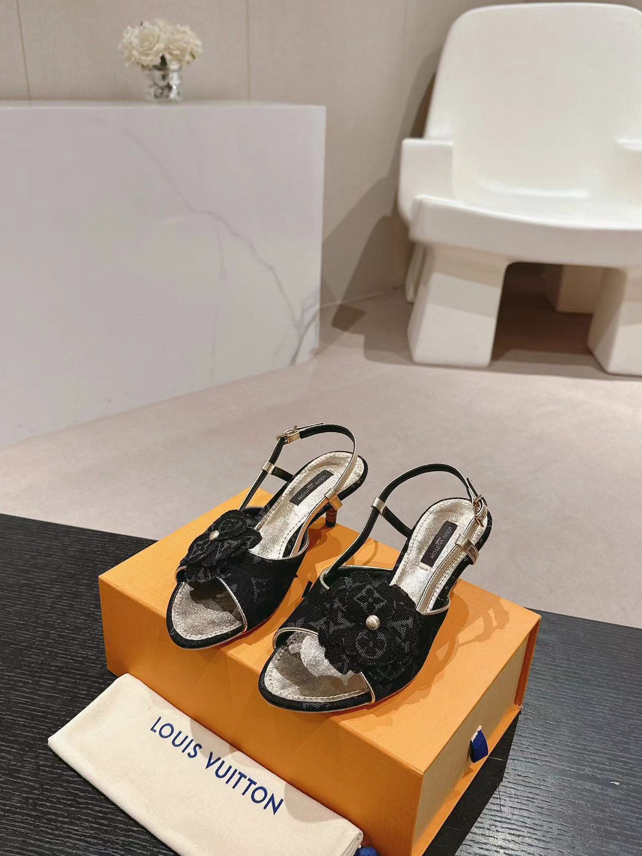 LV 高品質デニム老眼サンダル【50％割引+送料無料】