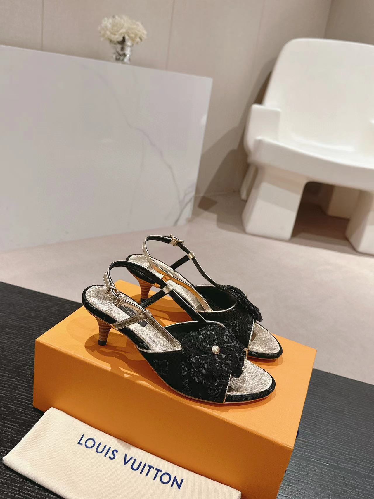 LV 高品質デニム老眼サンダル【50％割引+送料無料】