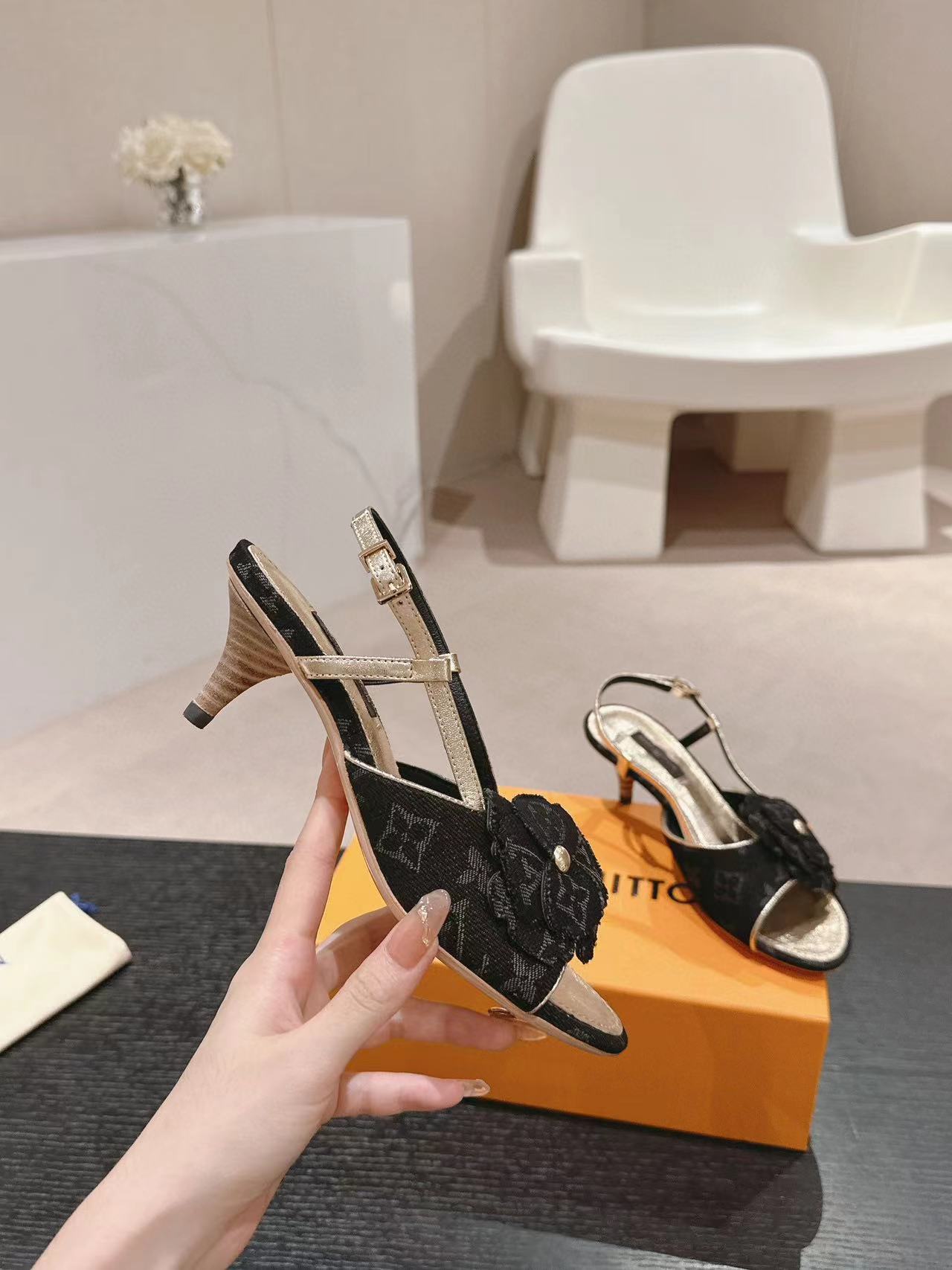 LV 高品質デニム老眼サンダル【50％割引+送料無料】