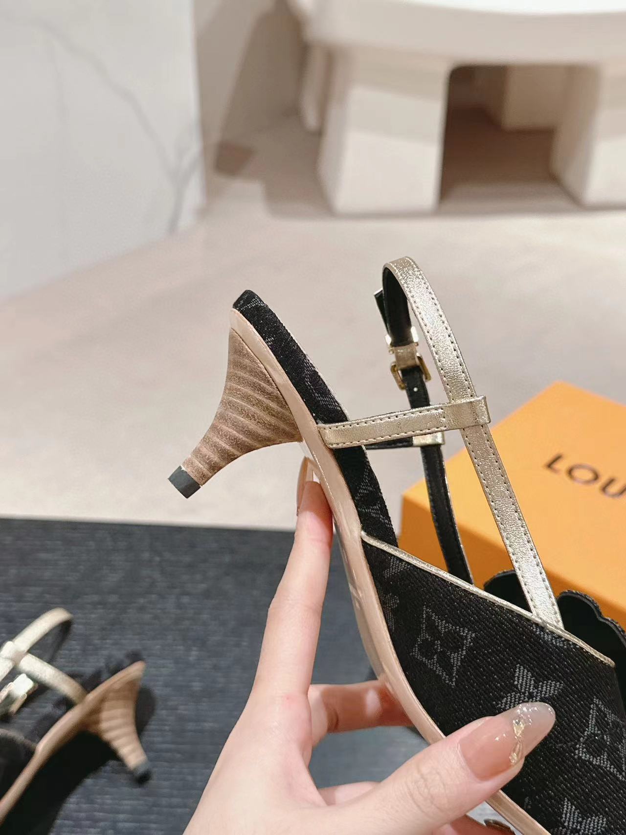 LV 高品質デニム老眼サンダル【50％割引+送料無料】