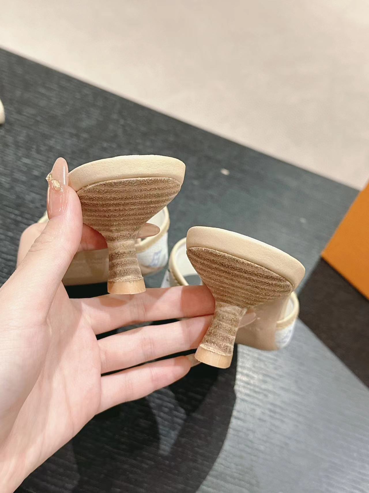 LV高品質プリントローヒールスリッパ【50％割引+送料無料】