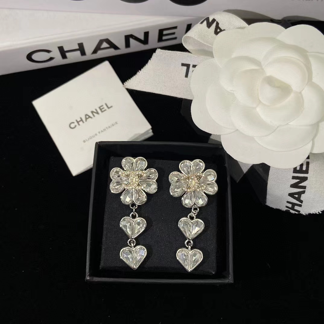 CHANE1 ハート型四つ葉クローバータッセルピアス【50％割引+送料無料】