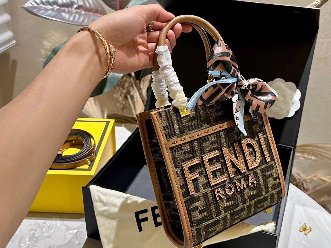 FEND1 FF 老眼ハンドバッグ【50%割引+送料無料】