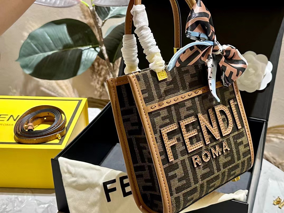 FEND1 FF 老眼ハンドバッグ【50%割引+送料無料】