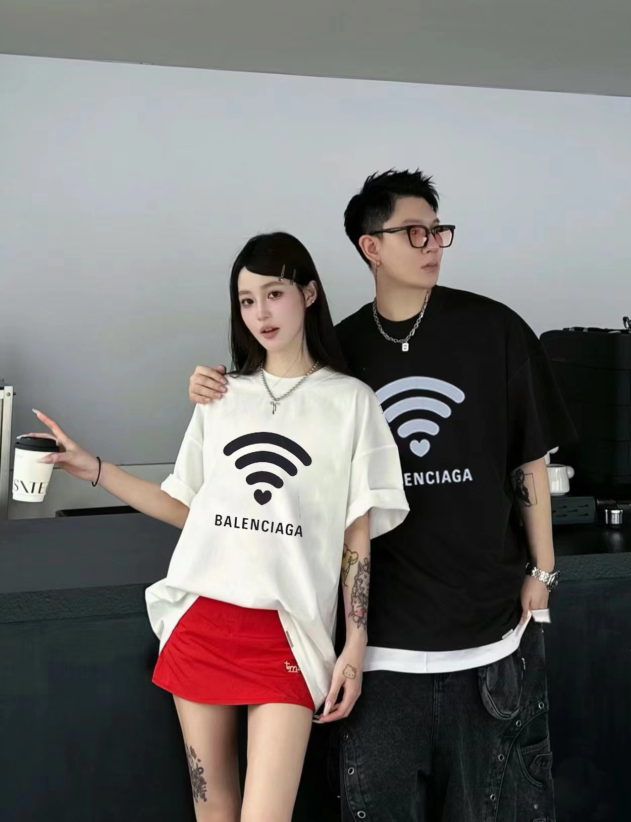BALENCIAGA ユニセックス Wi-Fi T シャツ【 50％割引+送料無料】