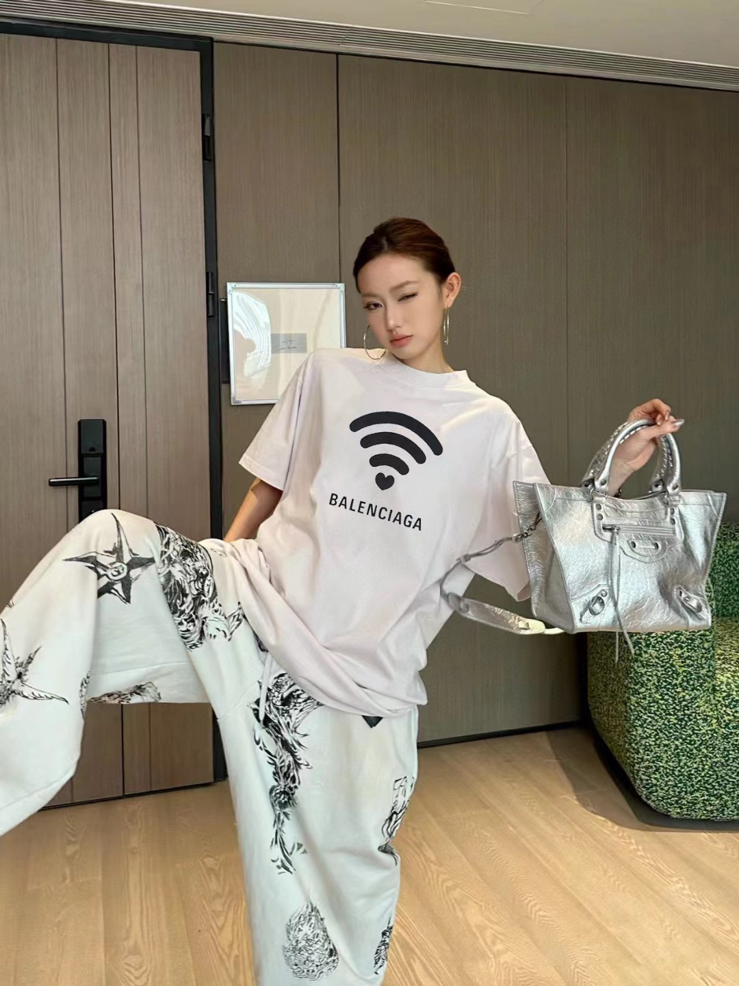 BALENCIAGA ユニセックス Wi-Fi T シャツ【 50％割引+送料無料】
