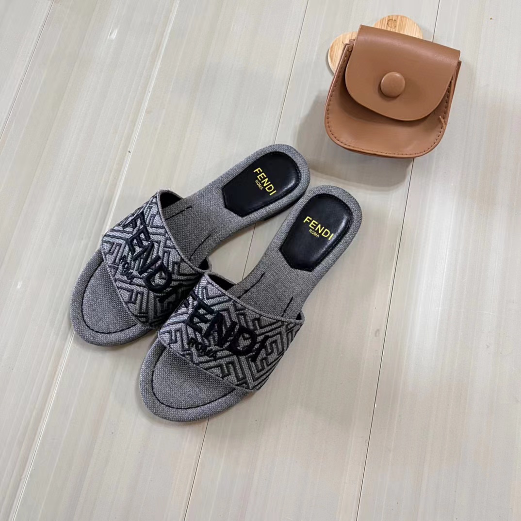 FEND1 刺繍入りレタースリッパ【50%割引+送料無料】