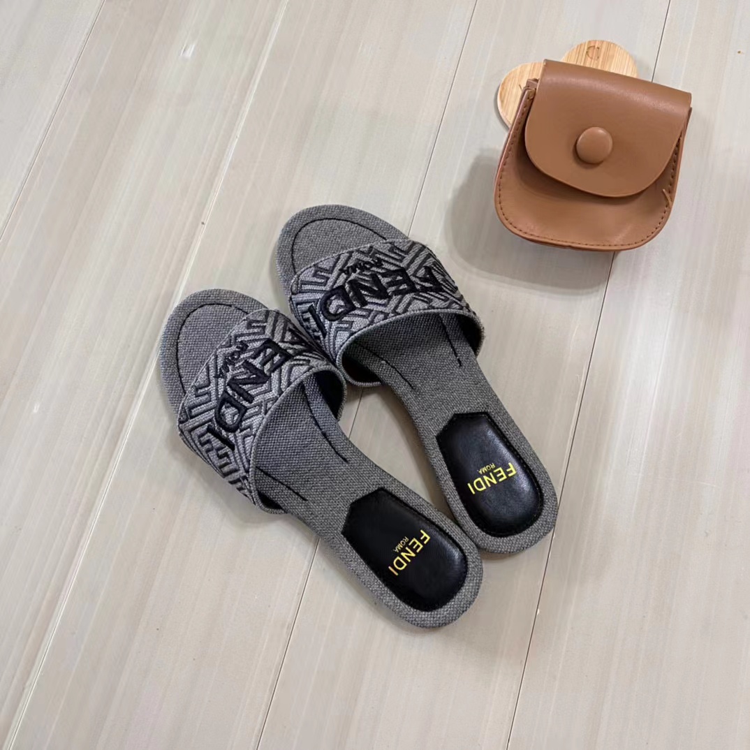 FEND1 刺繍入りレタースリッパ【50%割引+送料無料】