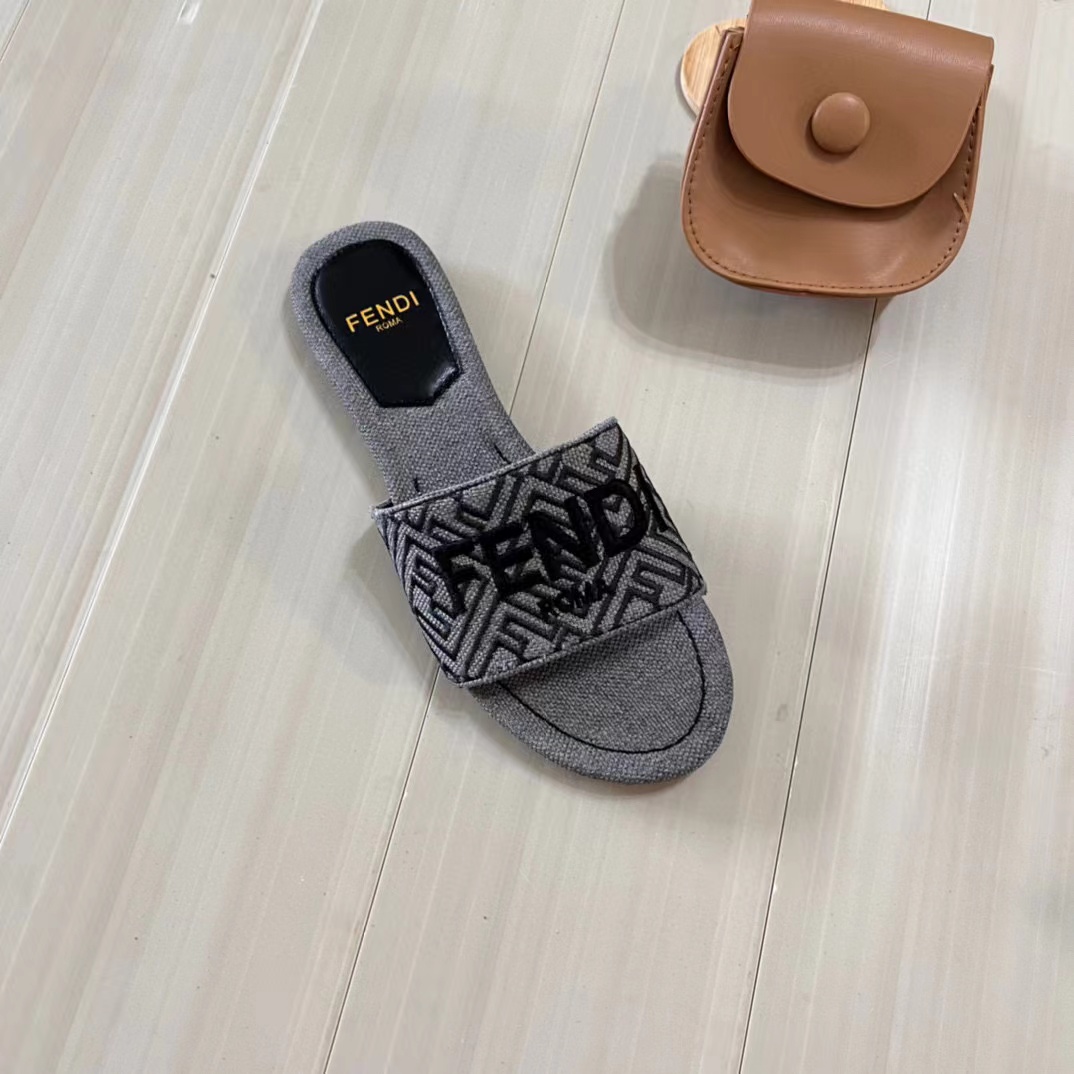 FEND1 刺繍入りレタースリッパ【50%割引+送料無料】