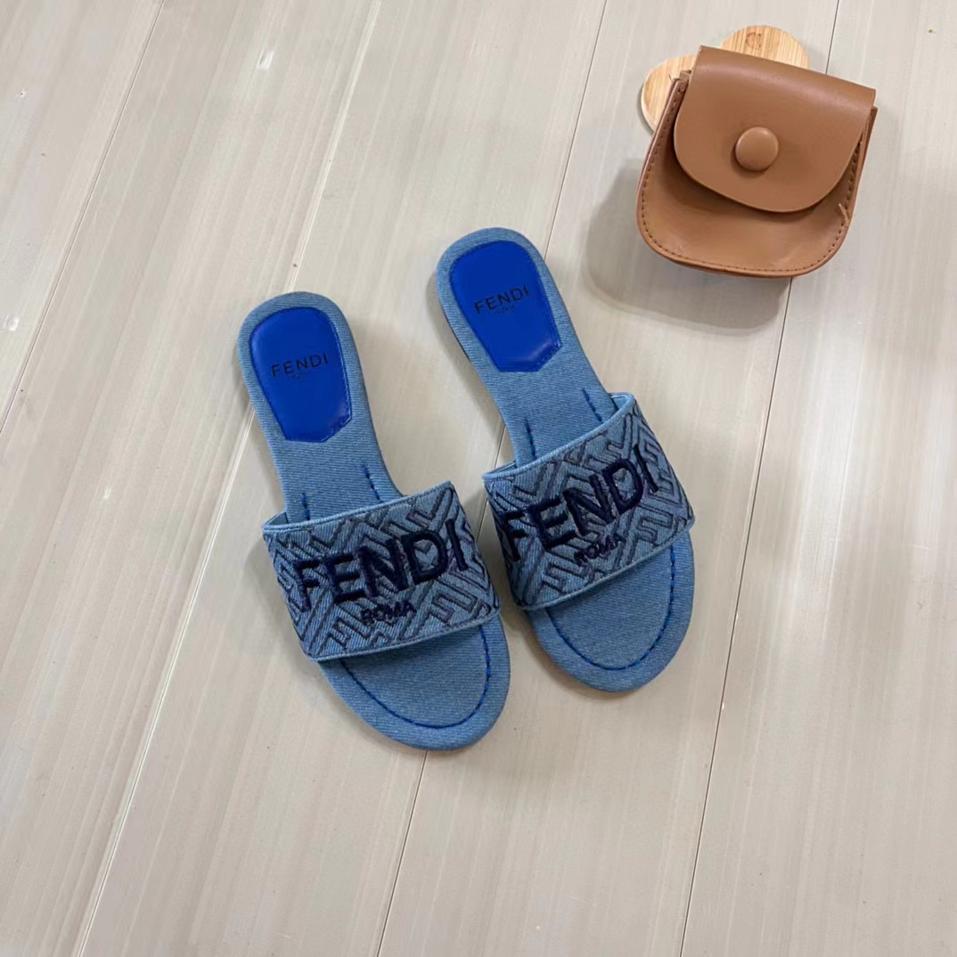 FEND1 刺繍入りレタースリッパ【50%割引+送料無料】